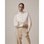 Chemise innaée col droit montant avec patte de boutonnage en satin de coton uni ecru