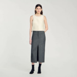 Top en satin orné de strass