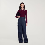 Pull à col orné de pastilles