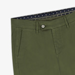 Chino 747 city satin vert militaire
