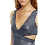 Robe courte cut-out en jersey métallisé