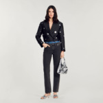 Veste courte satinée ornée de fleurs
