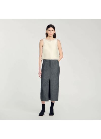 Top en satin orné de strass