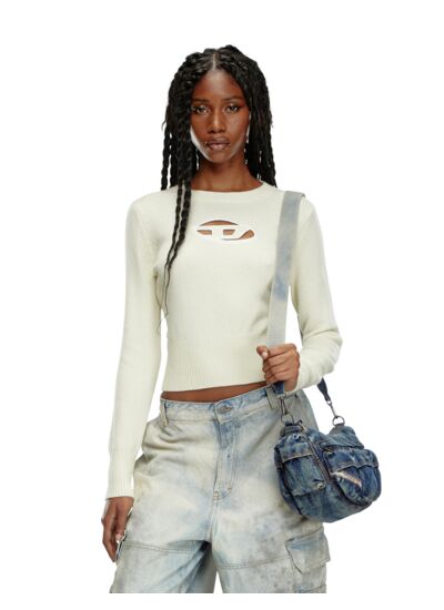 Pull avec logo brodé effet découpé