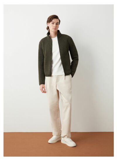 Pull à col montant fermé par zip pleine longueur