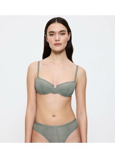 Soutien-gorge avec armatures