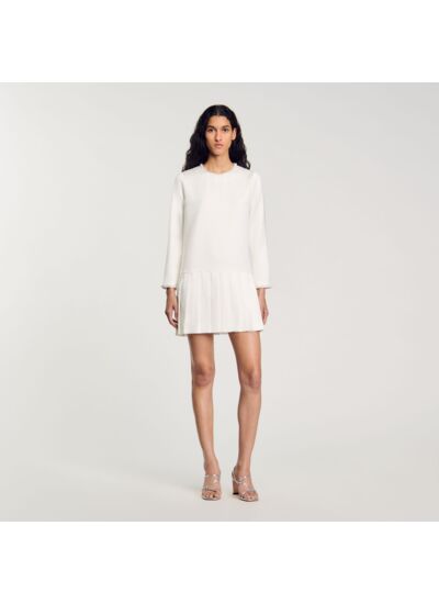 Robe courte perlée en satin