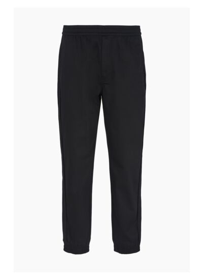 Xm000039 af10517 uc001 trou-noir