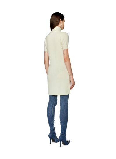 Robe à col roulé avec plaque Oval D
