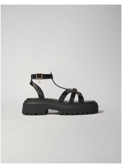 Sandales plates crantées