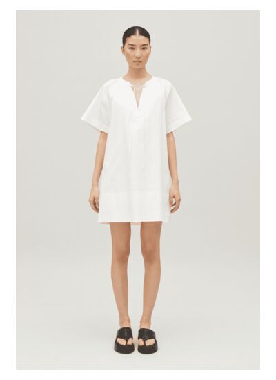 Robe courte lacée blanche