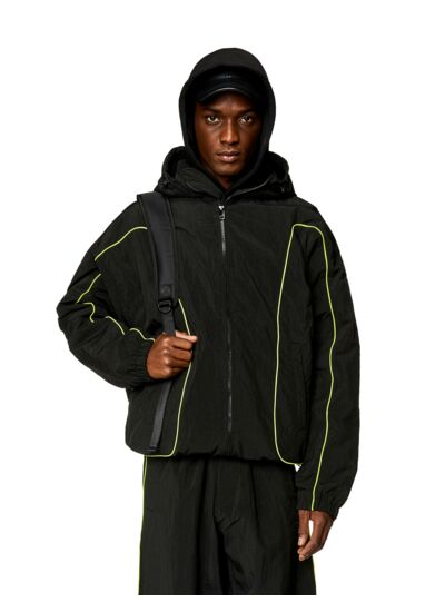 Coupe ampleCapuche et base avec cordon de serrage2 poches zippées et revers élastiquesFermeture zippée à double sensDoublure matelassée et rembourrée