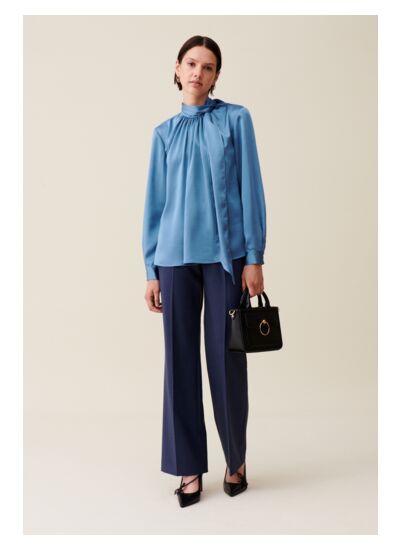 Blouse fluide col lavallière