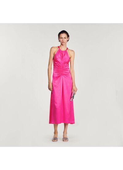 Robe longue satinée froncée