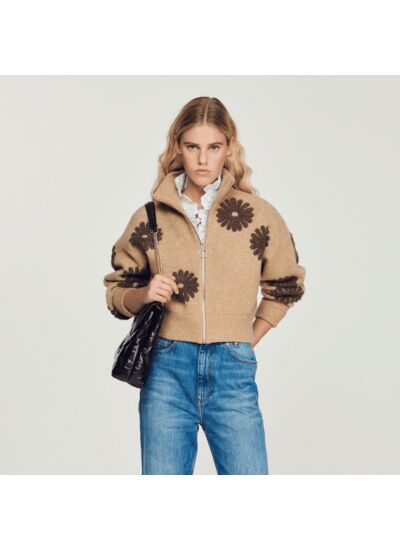 Pull camionneur orné de fleurs