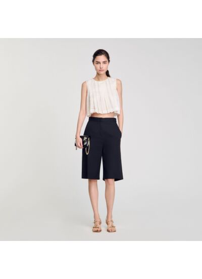 Top court plissé à col strassé