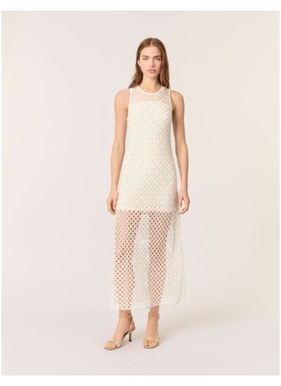 Robe longue en crochet avec perles